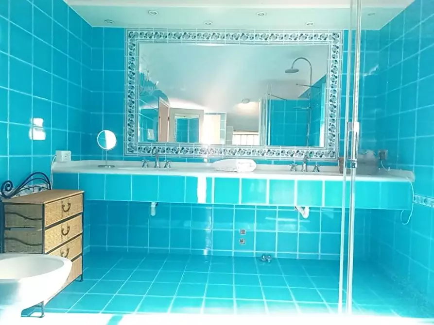 Immagine 50 di Casa indipendente in vendita  a Camaiore