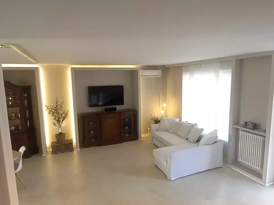 Immagine 59 di Casa indipendente in vendita  a Camaiore