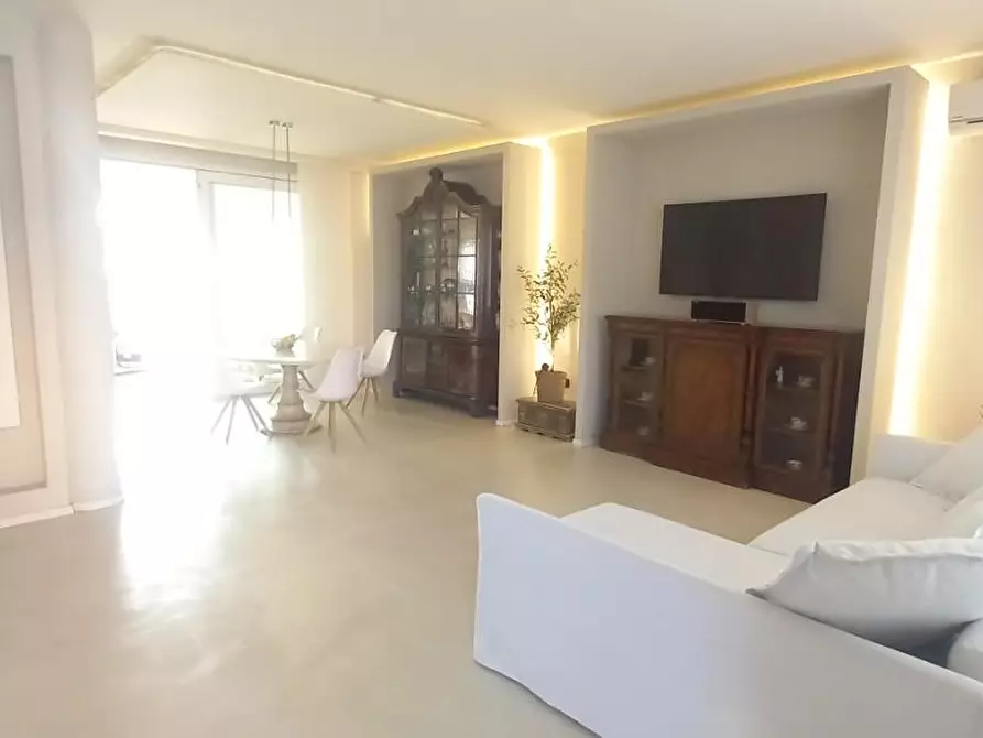 Immagine 15 di Casa indipendente in vendita  a Camaiore