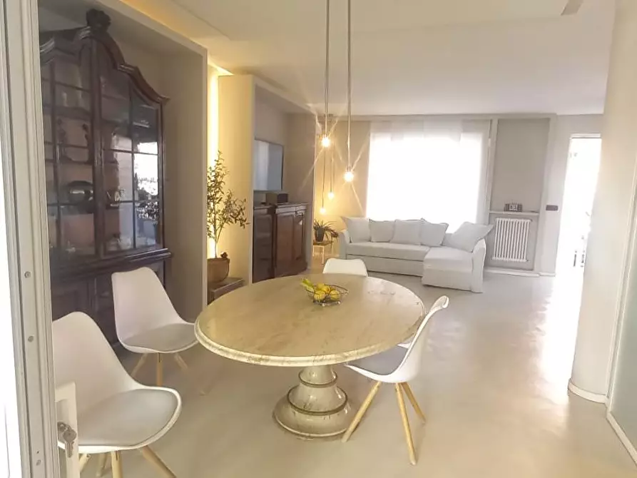 Immagine 11 di Casa indipendente in vendita  a Camaiore