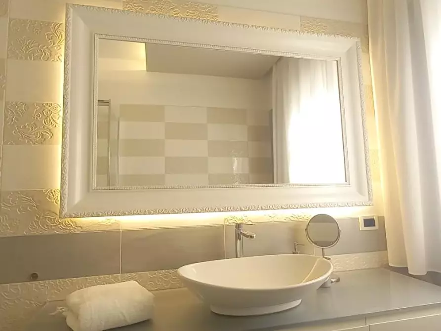 Immagine 42 di Casa indipendente in vendita  a Camaiore