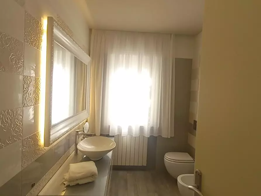 Immagine 43 di Casa indipendente in vendita  a Camaiore