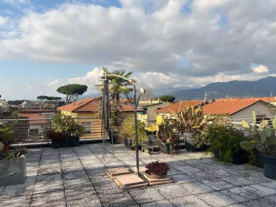 Immagine 19 di Mansarda in vendita  a Camaiore