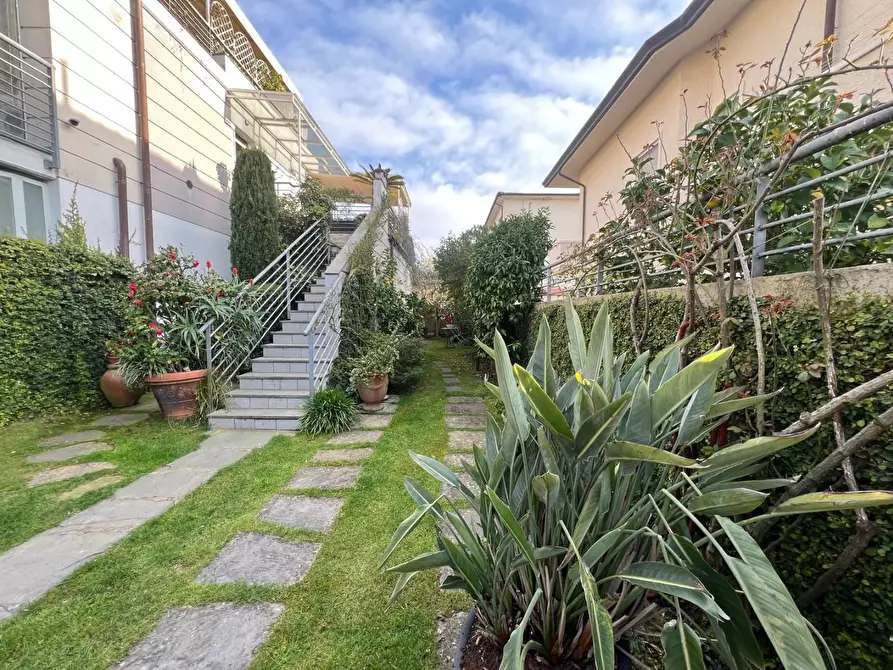 Immagine 6 di Mansarda in vendita  a Camaiore