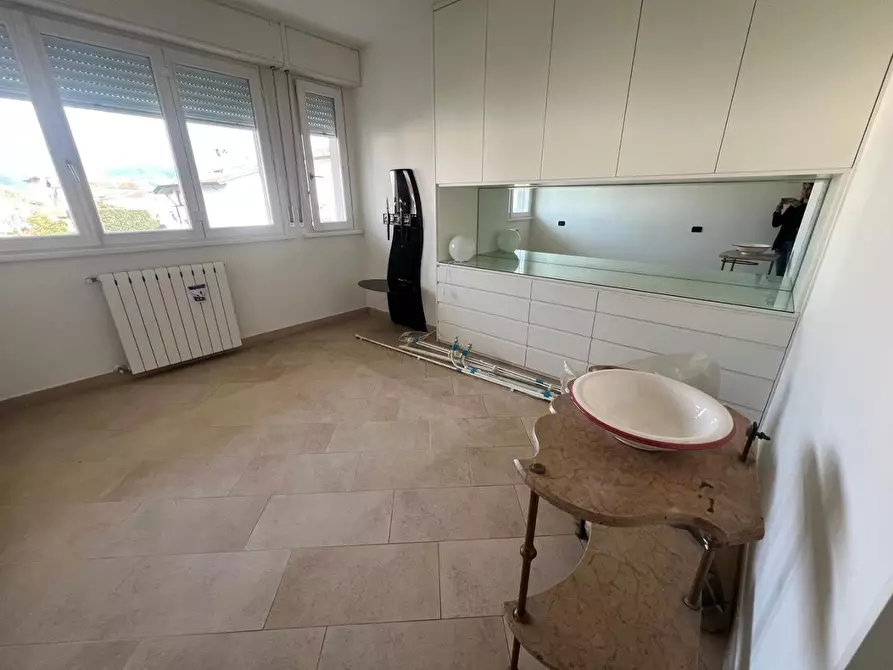 Immagine 44 di Mansarda in vendita  a Camaiore