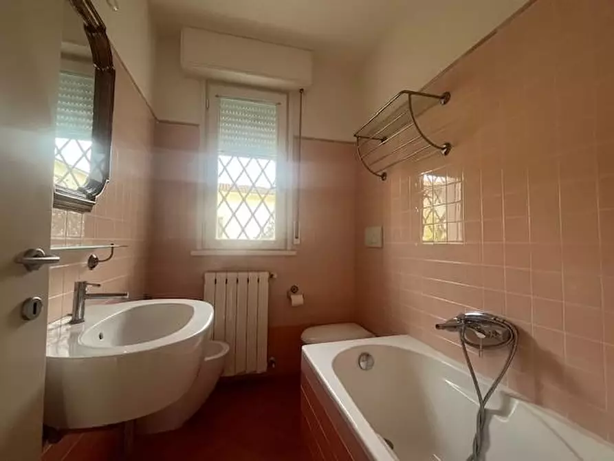 Immagine 26 di Mansarda in vendita  a Camaiore