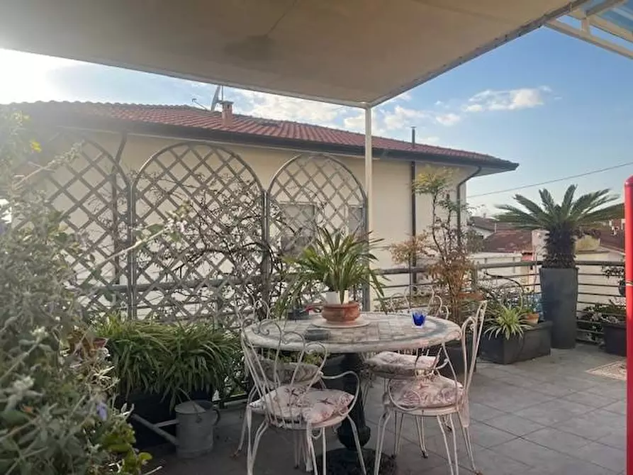 Immagine 14 di Mansarda in vendita  a Camaiore