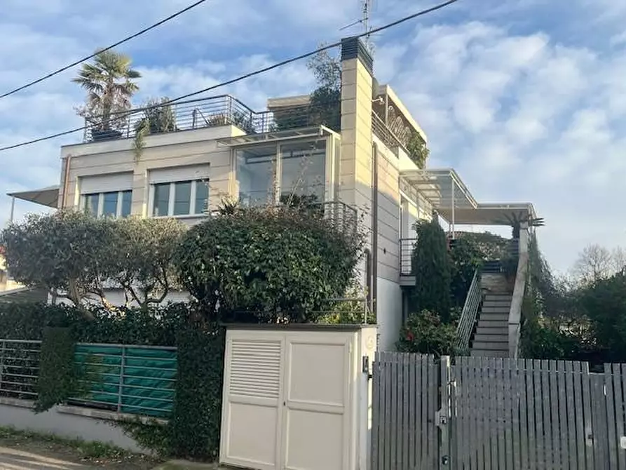 Immagine 1 di Mansarda in vendita  a Camaiore