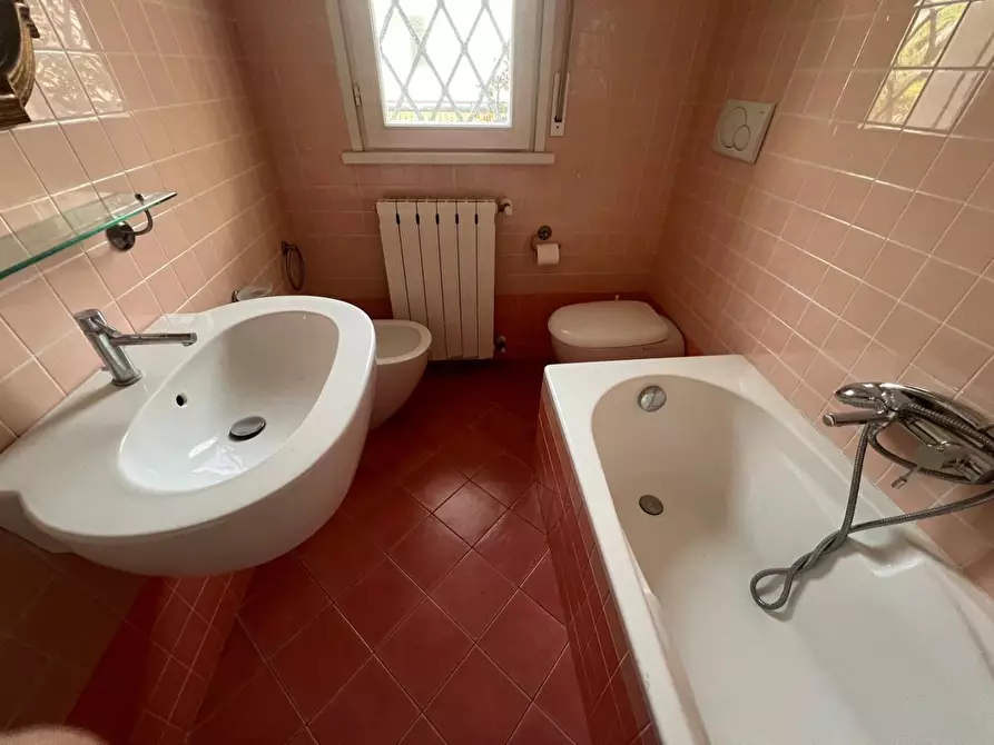 Immagine 48 di Mansarda in vendita  a Camaiore