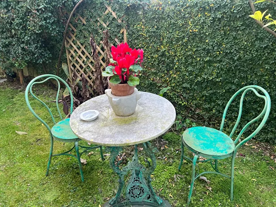 Immagine 10 di Mansarda in vendita  a Camaiore