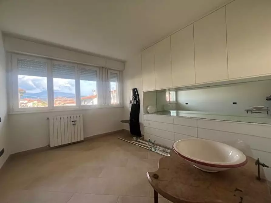 Immagine 24 di Mansarda in vendita  a Camaiore