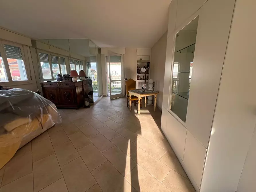 Immagine 38 di Mansarda in vendita  a Camaiore