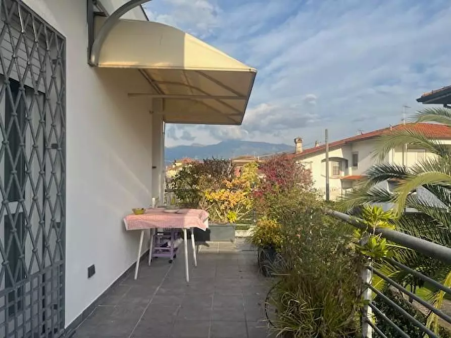 Immagine 13 di Mansarda in vendita  a Camaiore