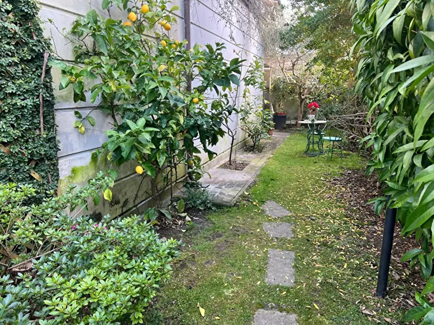 Immagine 8 di Mansarda in vendita  a Camaiore