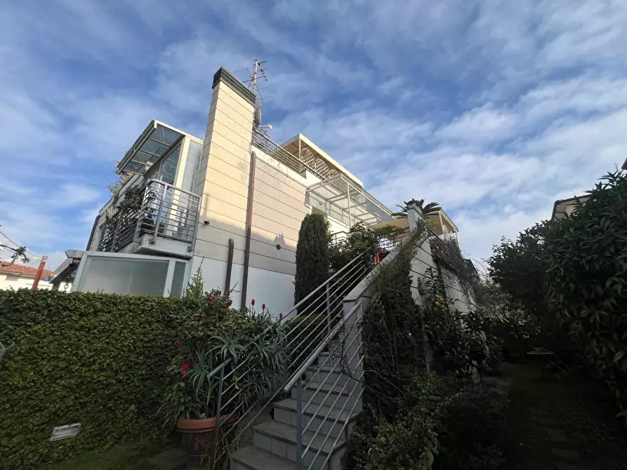 Immagine 3 di Mansarda in vendita  a Camaiore