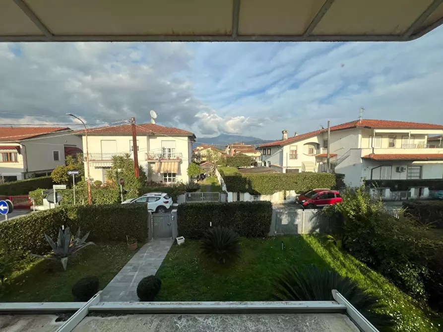 Immagine 51 di Mansarda in vendita  a Camaiore