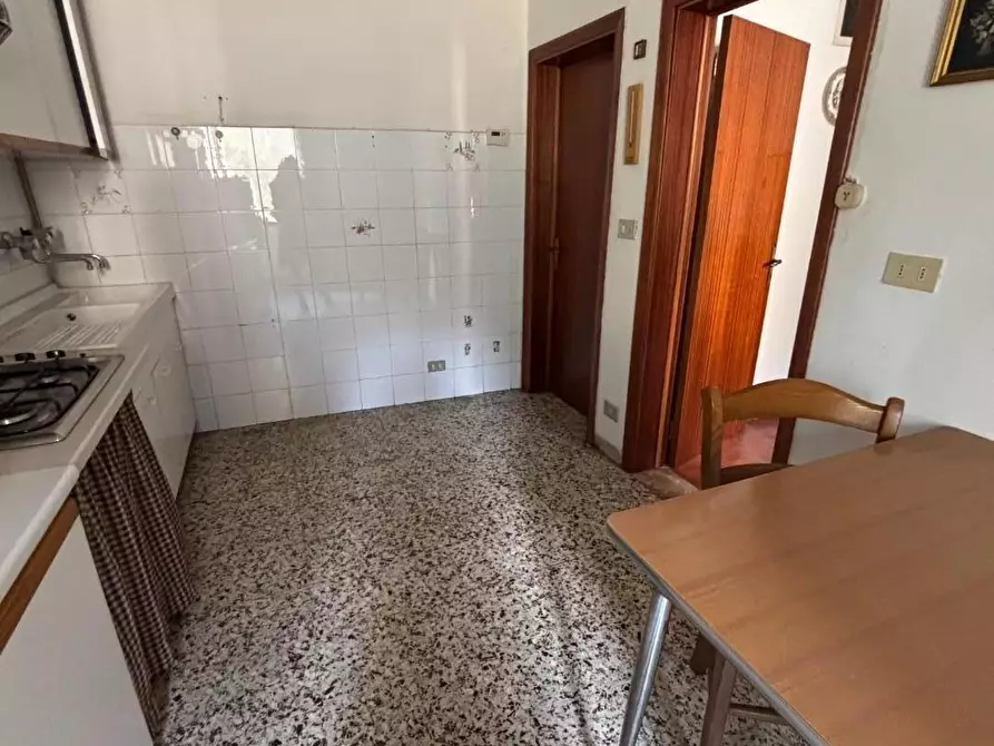 Immagine 11 di Appartamento in vendita  a Siena