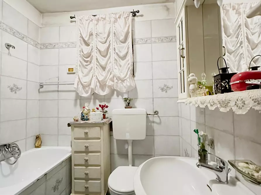 Immagine 13 di Casa colonica in vendita  a Villa Basilica