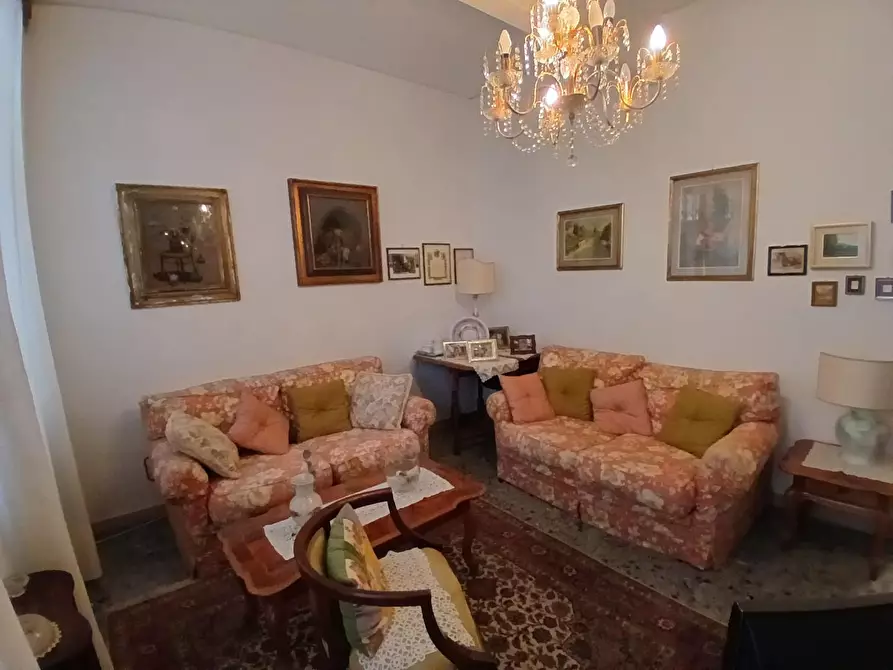 Immagine 2 di Appartamento in vendita  a Livorno