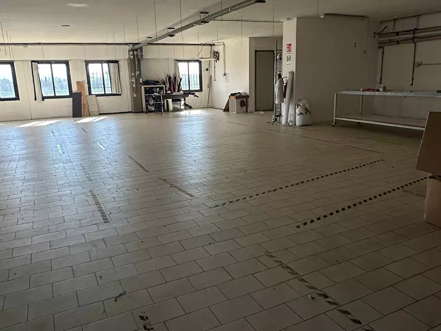 Immagine 17 di Attività artigianale in vendita  a Capraia E Limite