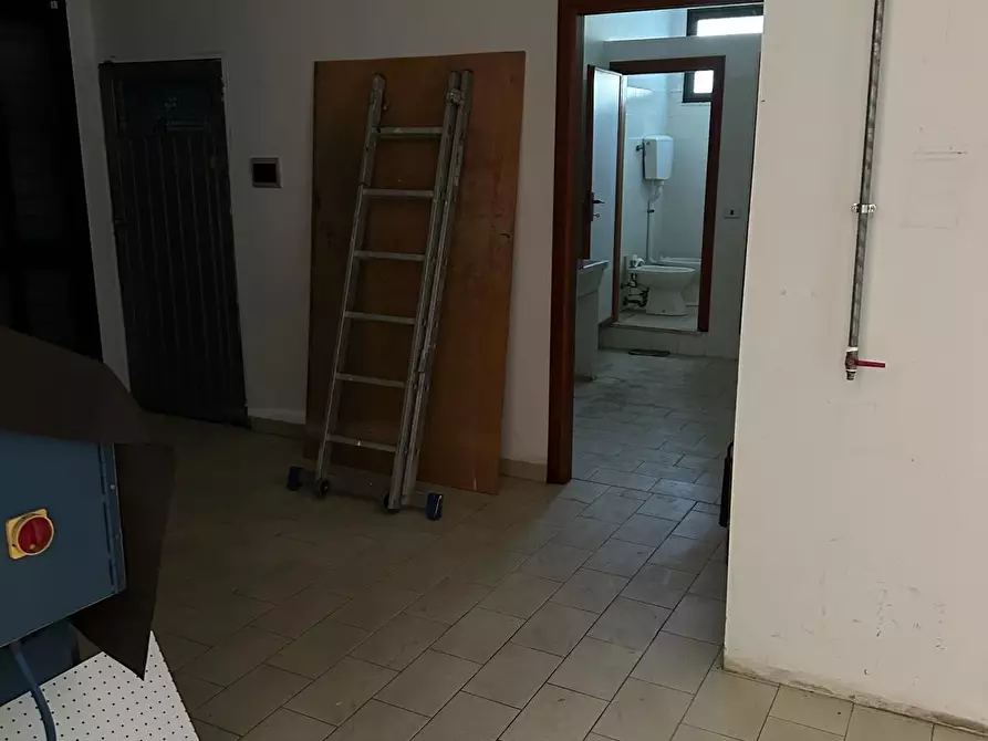 Immagine 12 di Attività artigianale in vendita  a Capraia E Limite