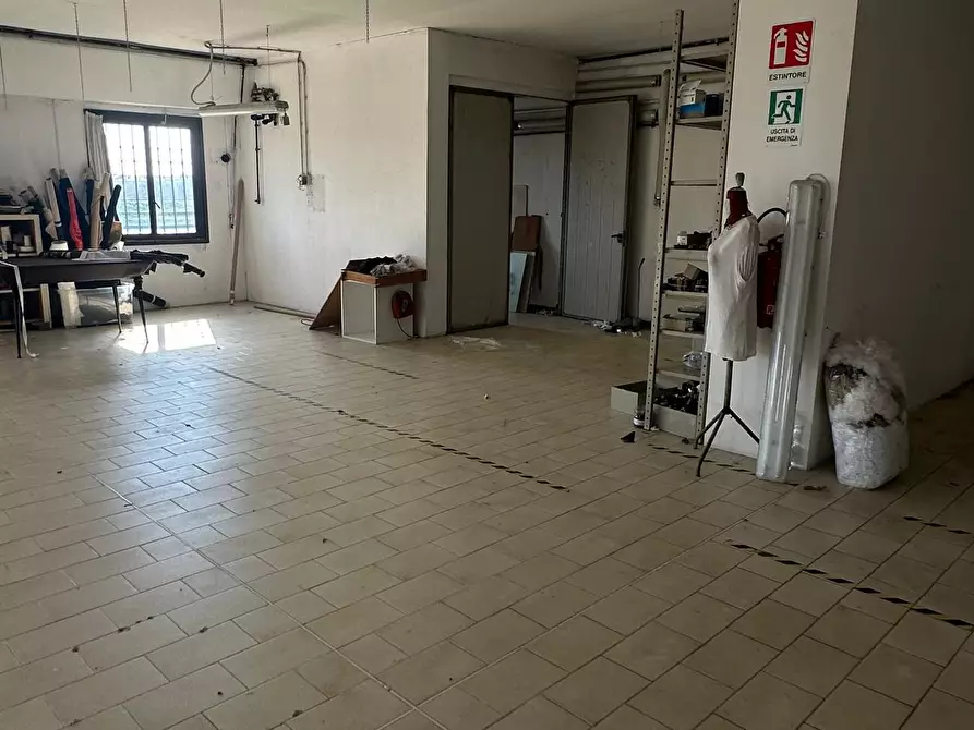 Immagine 23 di Attività artigianale in vendita  a Capraia E Limite