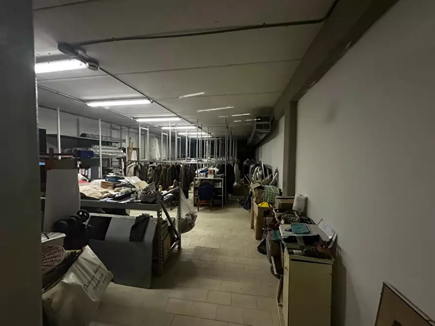 Immagine 28 di Attività artigianale in vendita  a Capraia E Limite