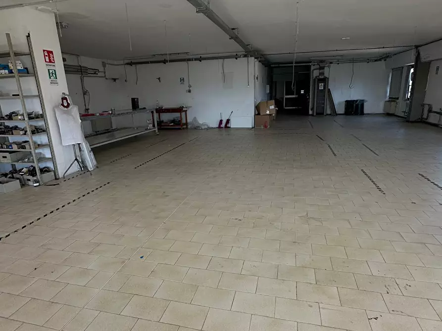 Immagine 20 di Attività artigianale in vendita  a Capraia E Limite