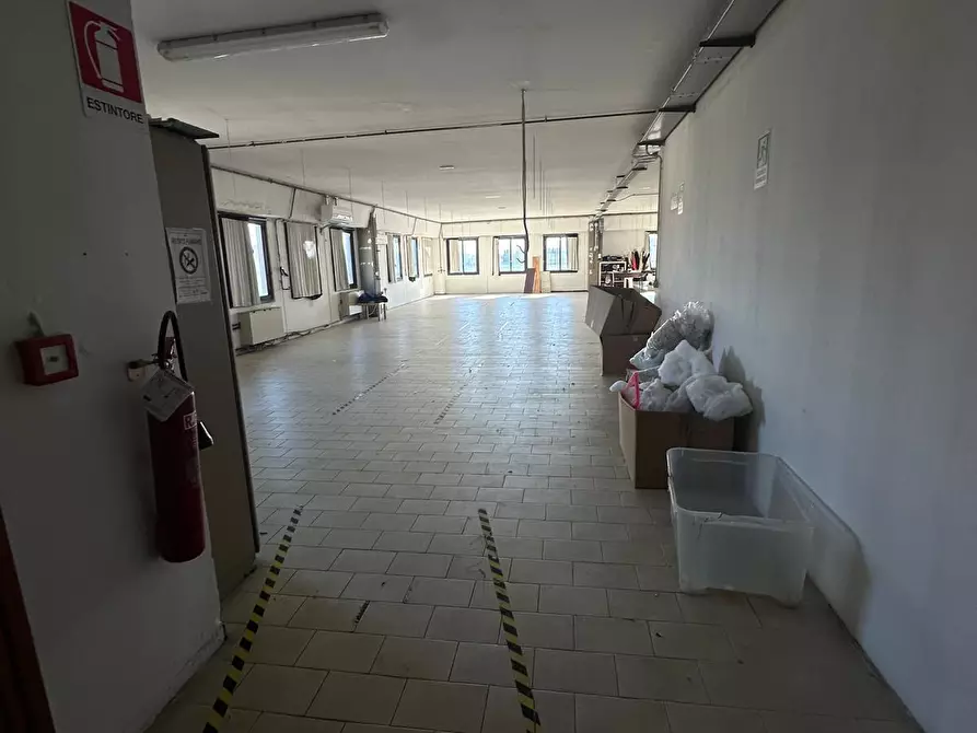 Immagine 27 di Attività artigianale in vendita  a Capraia E Limite