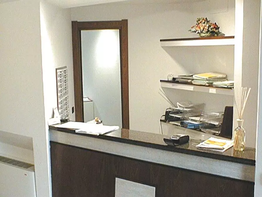 Immagine 3 di Ufficio in vendita  a Siena