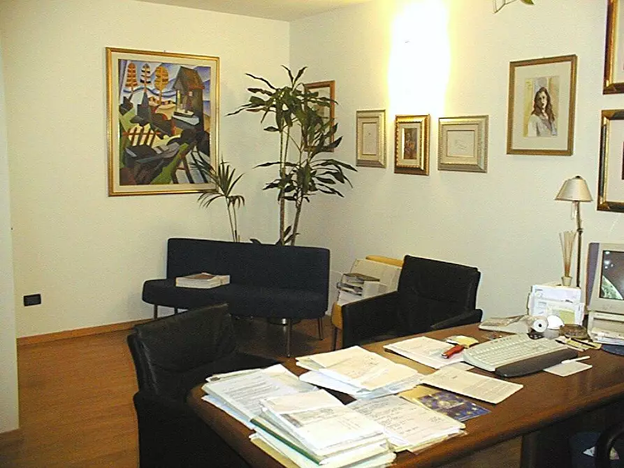 Immagine 12 di Ufficio in vendita  a Siena