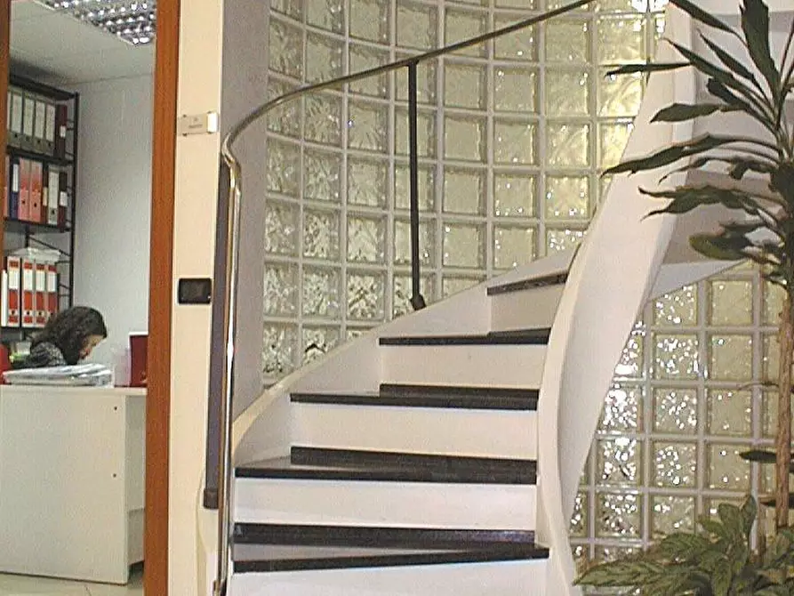 Immagine 5 di Ufficio in vendita  a Siena