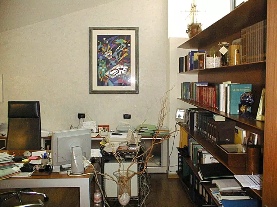 Immagine 11 di Ufficio in vendita  a Siena