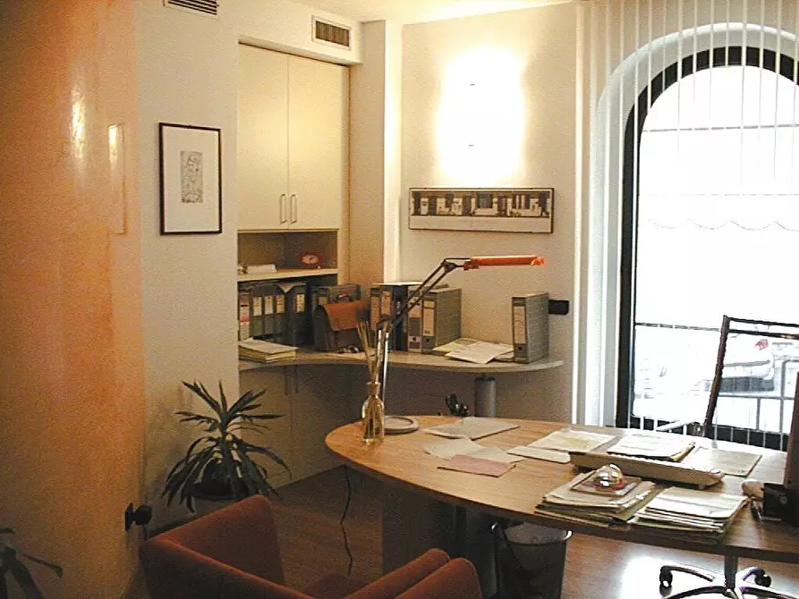 Immagine 8 di Ufficio in vendita  a Siena