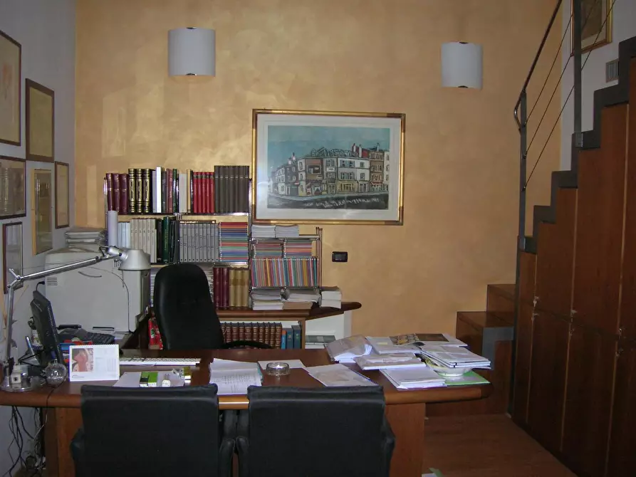 Immagine 15 di Ufficio in vendita  a Siena