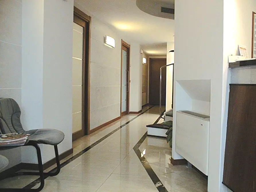 Immagine 2 di Ufficio in vendita  a Siena