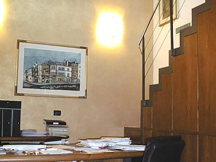 Immagine 14 di Ufficio in vendita  a Siena