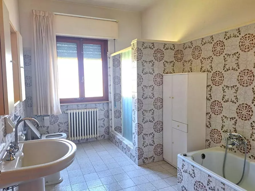 Immagine 35 di Villa in vendita  a Capannori