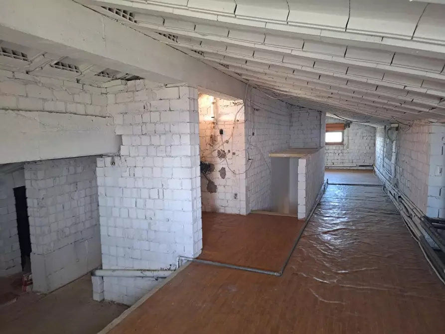 Immagine 45 di Villa in vendita  a Capannori