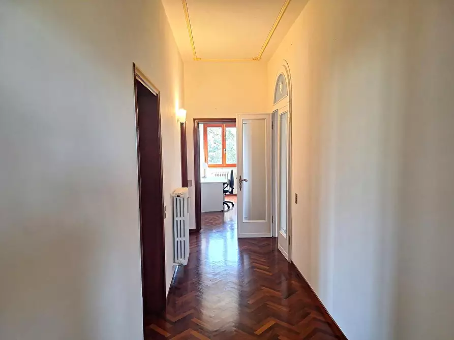 Immagine 34 di Villa in vendita  a Capannori