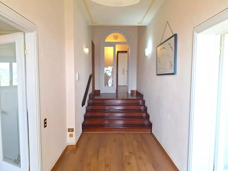 Immagine 37 di Villa in vendita  a Capannori