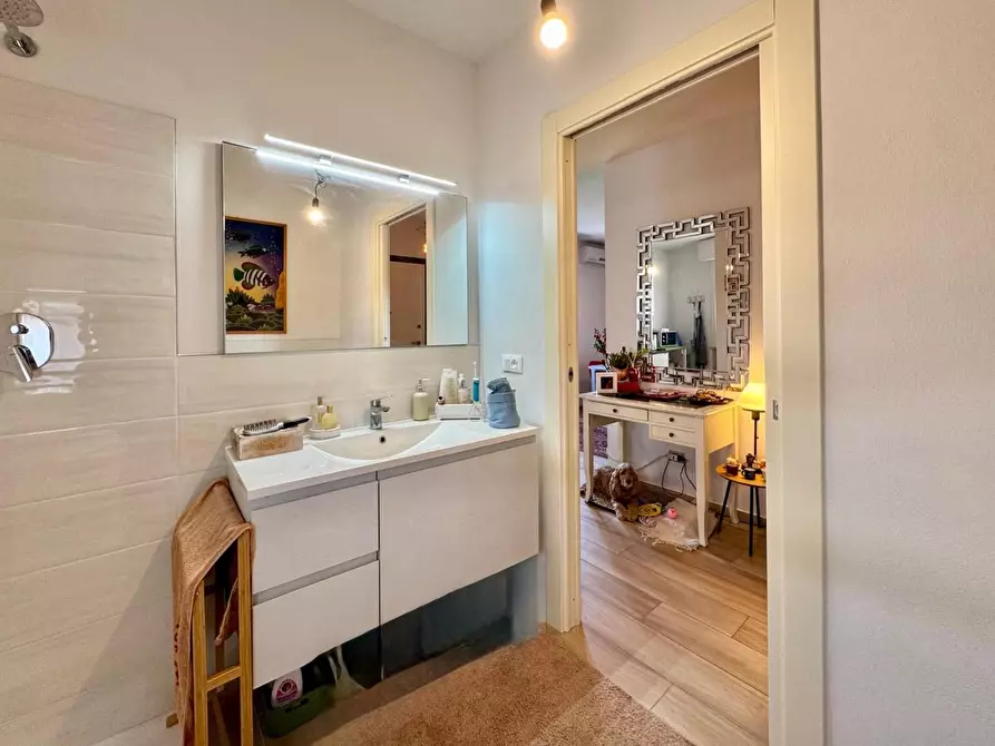 Immagine 14 di Appartamento in vendita  a Lucca