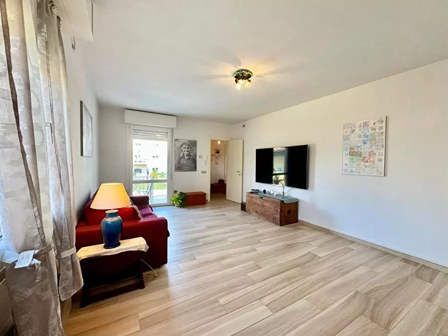 Immagine 2 di Appartamento in vendita  a Lucca