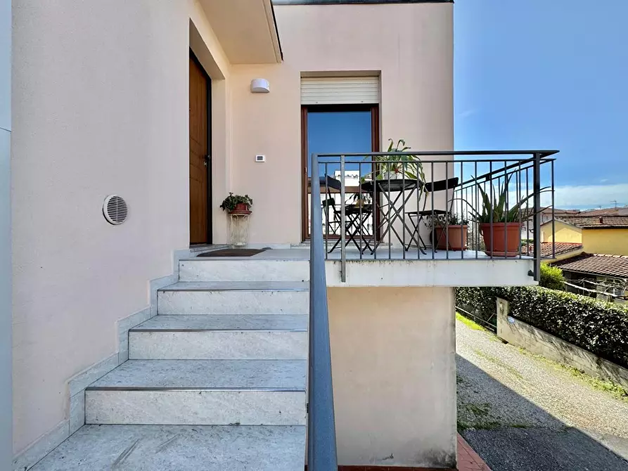 Immagine 22 di Appartamento in vendita  a Lucca