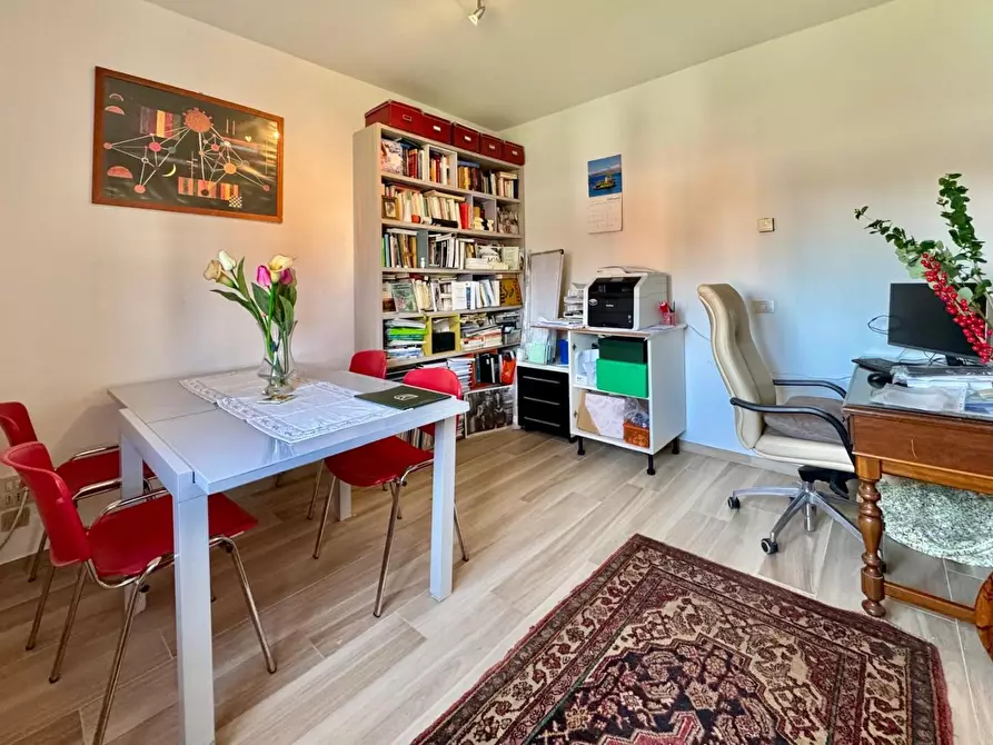 Immagine 9 di Appartamento in vendita  a Lucca