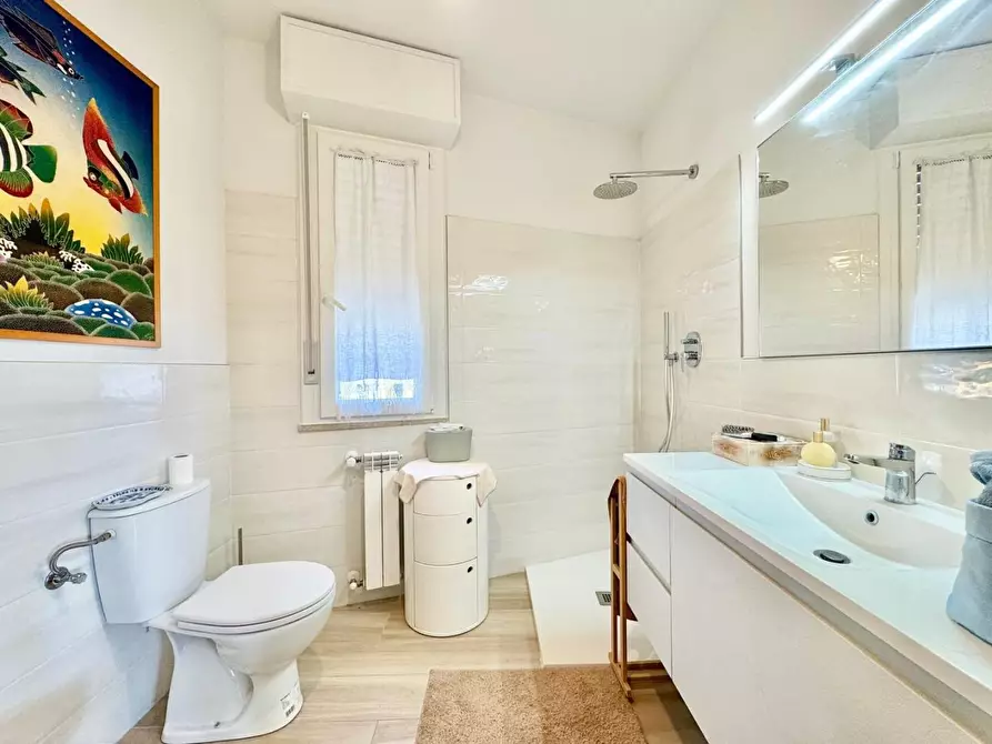 Immagine 15 di Appartamento in vendita  a Lucca