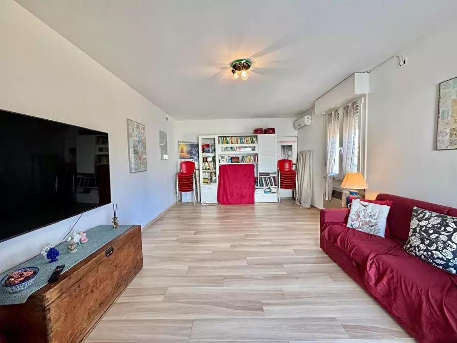 Immagine 4 di Appartamento in vendita  a Lucca