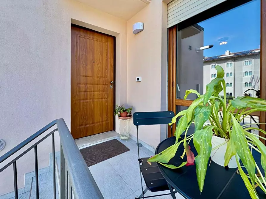 Immagine 21 di Appartamento in vendita  a Lucca