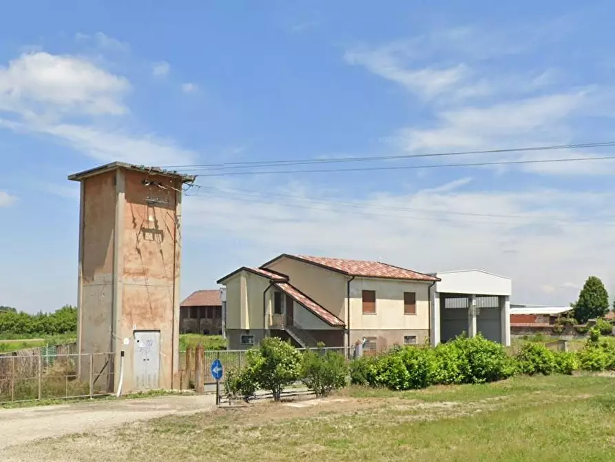 Immagine 1 di Capannone industriale in vendita  a Robbio