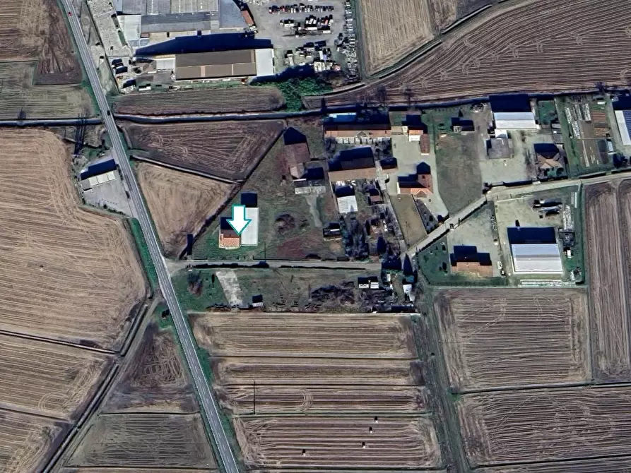 Immagine 2 di Capannone industriale in vendita  a Robbio